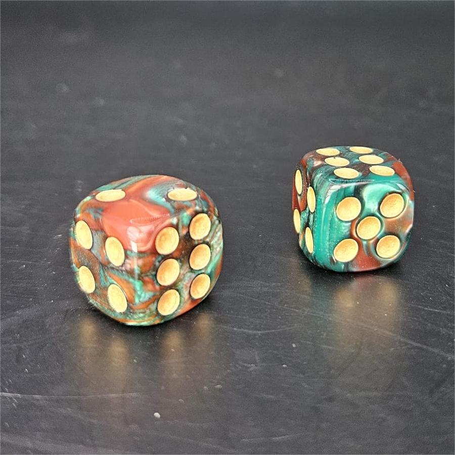 10 Pack of 16mm Two Colour Acrylic D6 Green & Red