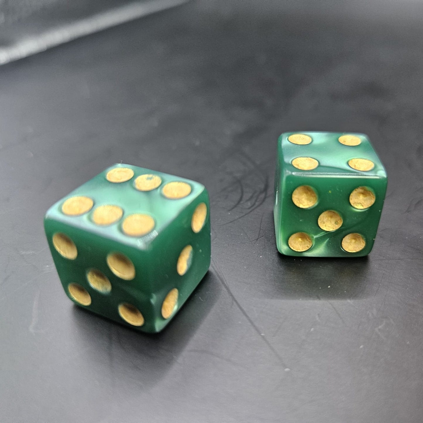 10 Pack of 16mm Acrylic D6 Green Pearl Straight Edge