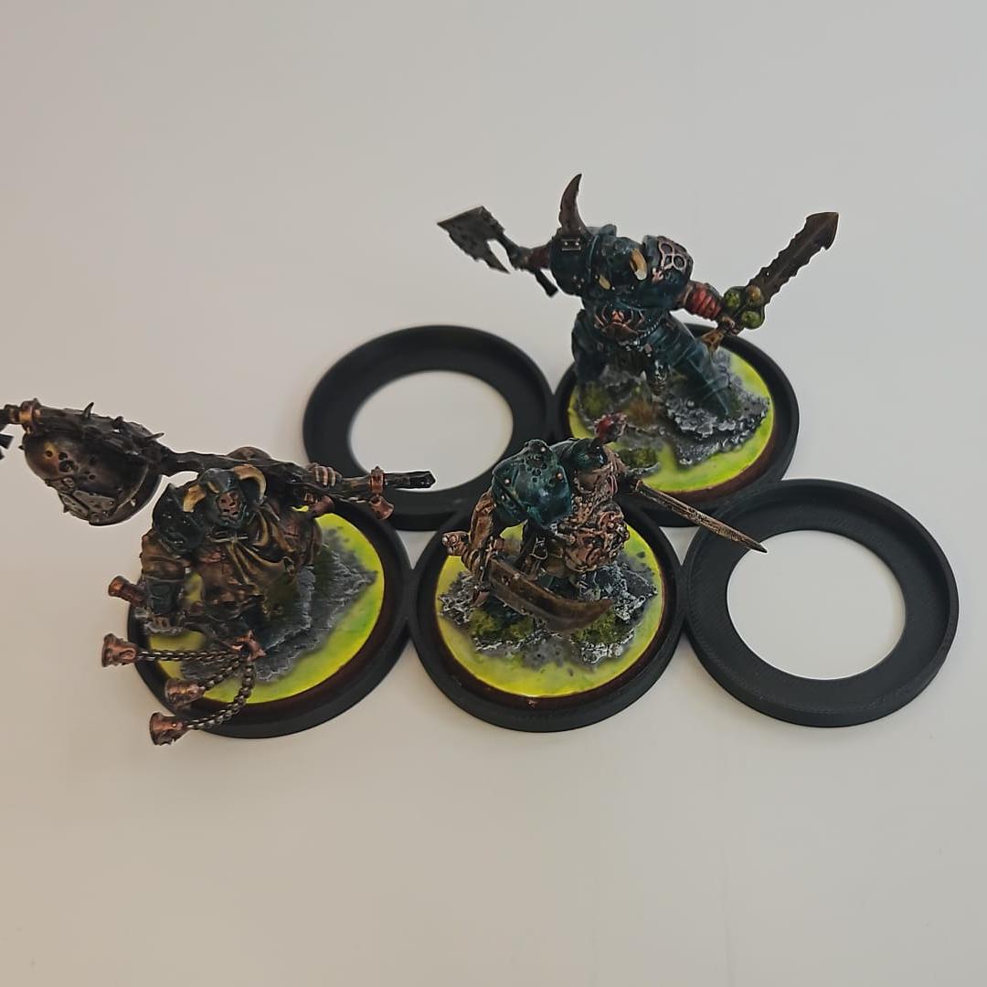 Black 40mm 5 model cloud shape movement tray for Tabletop Wargaming