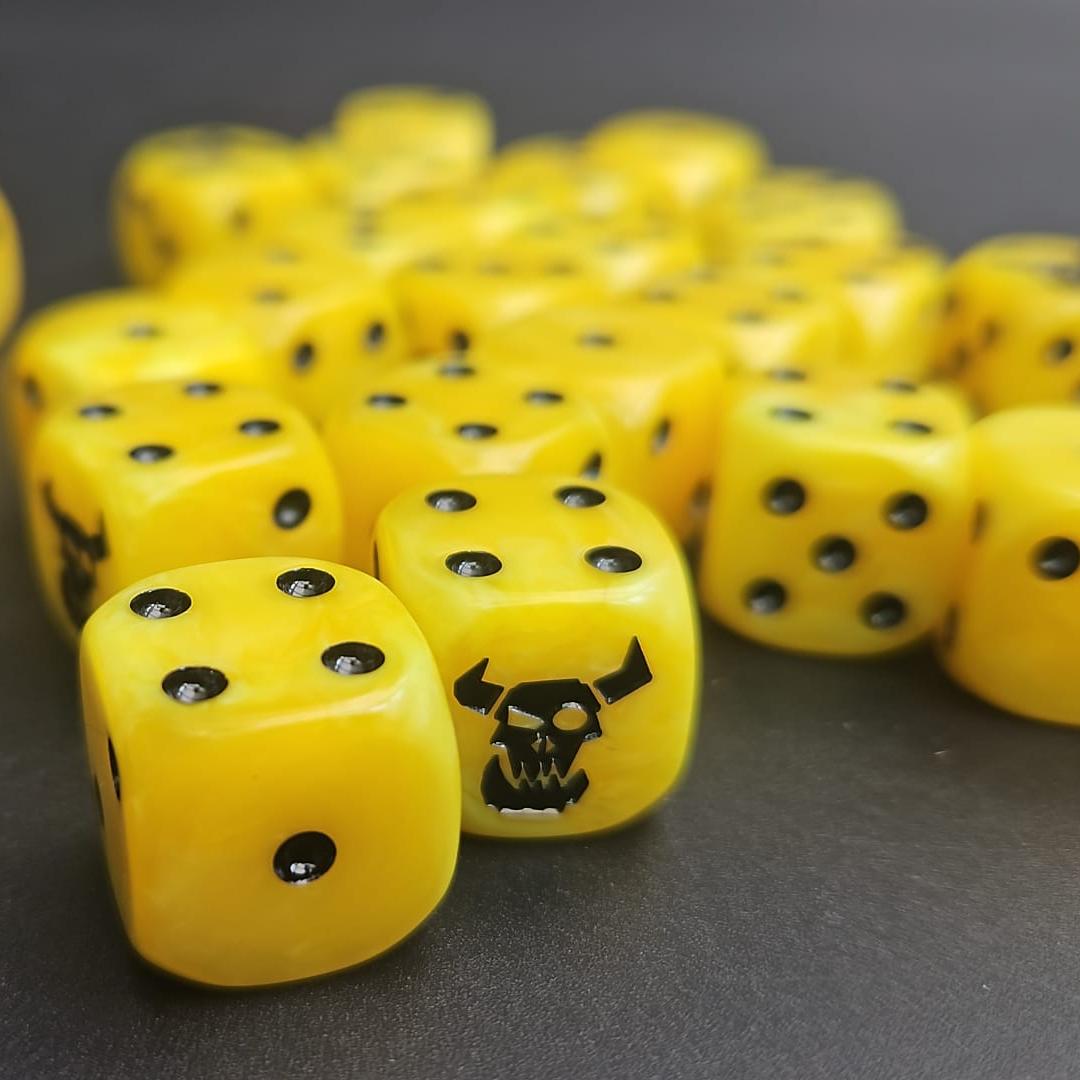 Pack of 16mm Ard Ork Warboss Rounded Edge Dice