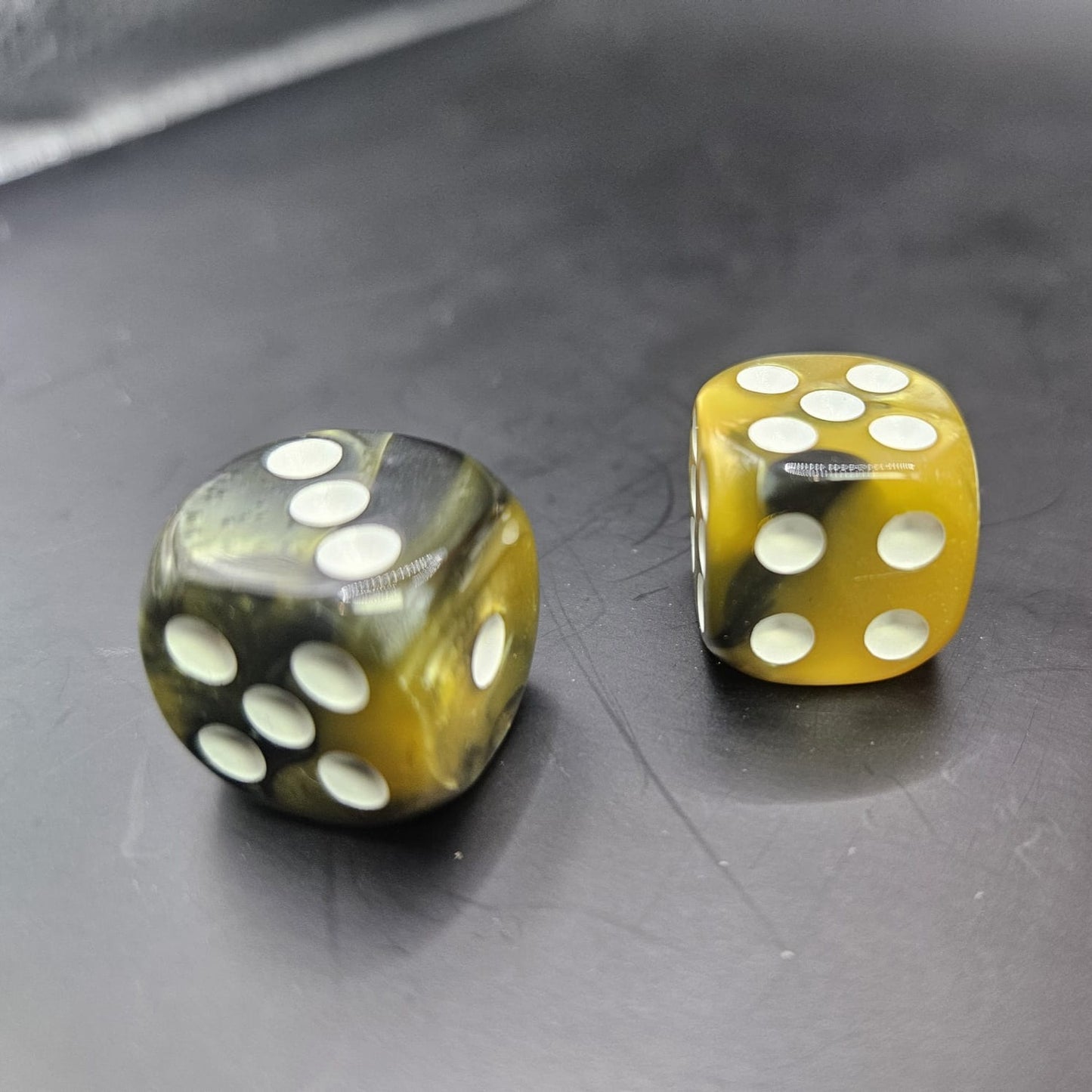 10 Pack 16mm Two Colour Acrylic D6 Gold & Black