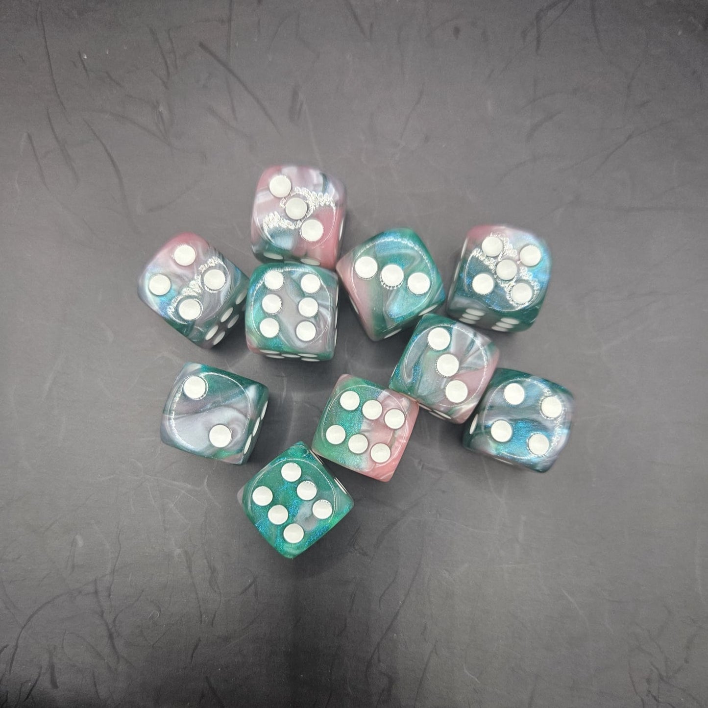 10 Pack of 16mm Two Colour Acrylic D6 Pink & Aquamarine