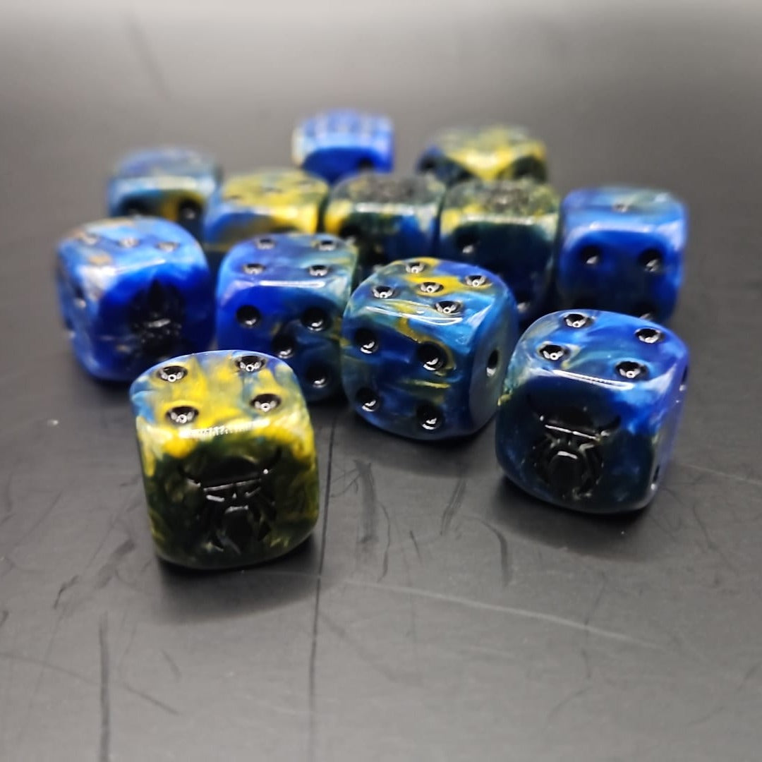 Pack of 16mm Dwarf Ice and Gold Round Edge D6 Dice