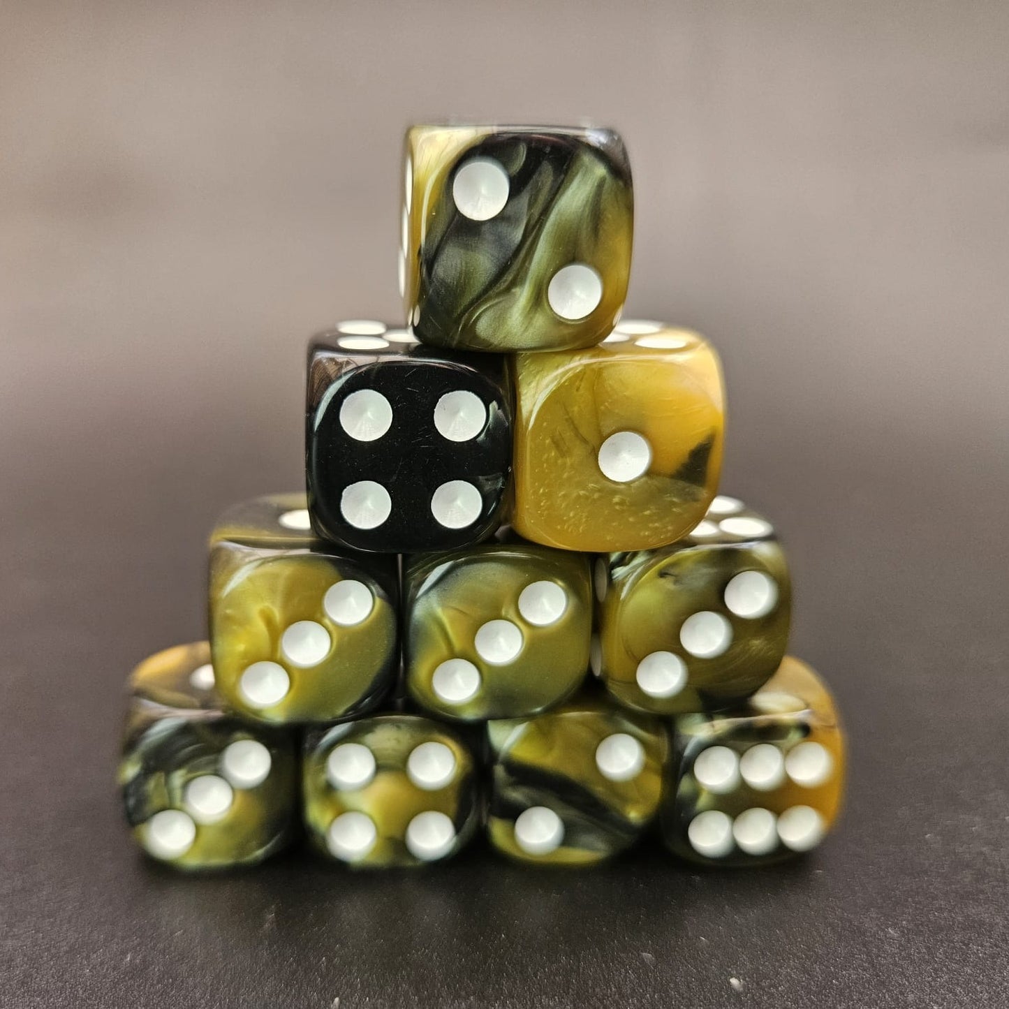 10 Pack 16mm Two Colour Acrylic D6 Gold & Black